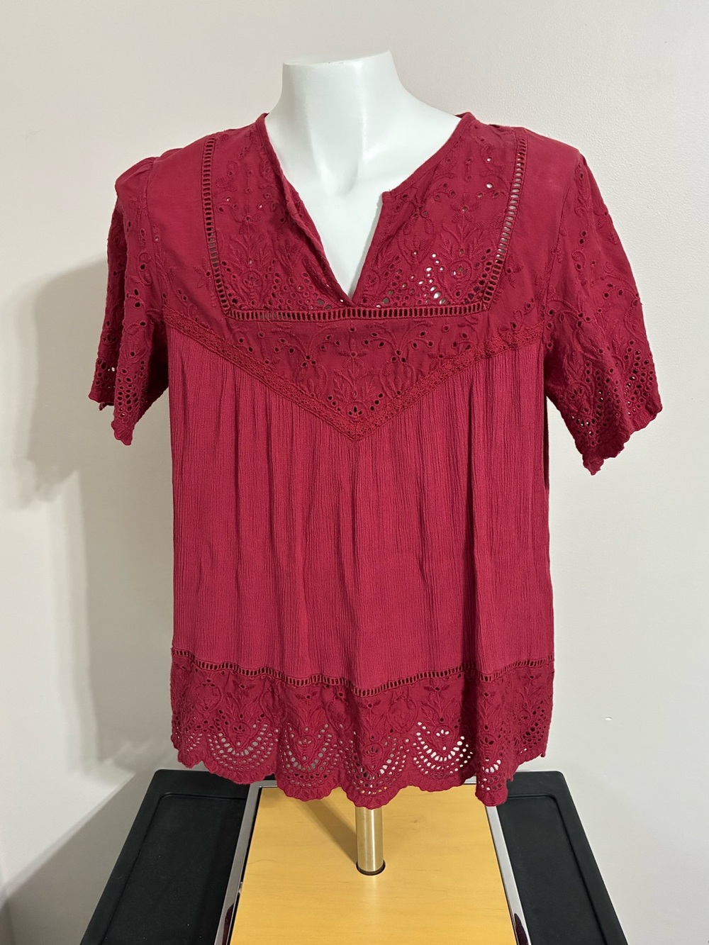 Knox Rose Women’s Burgundy Eyelet Lace Short Sleeve Blouse Size Small